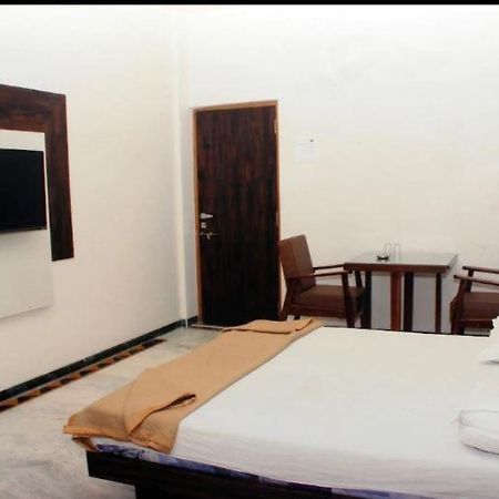 Hotel Central Park Ulhasnagar Екстер'єр фото