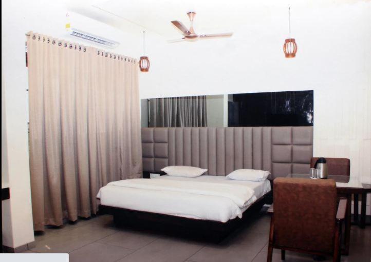 Hotel Central Park Ulhasnagar Екстер'єр фото