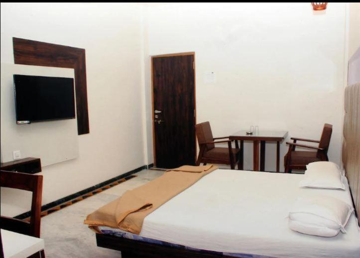 Hotel Central Park Ulhasnagar Екстер'єр фото